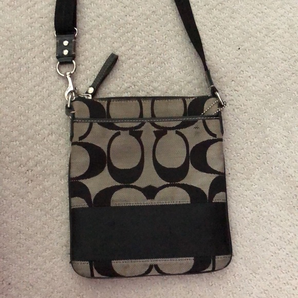 Coach signature crossbody purse - Picture 3 of 3